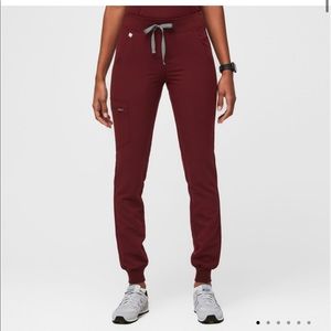 FIGS women’s burgundy Zamora jogger scrub pants - large/petite